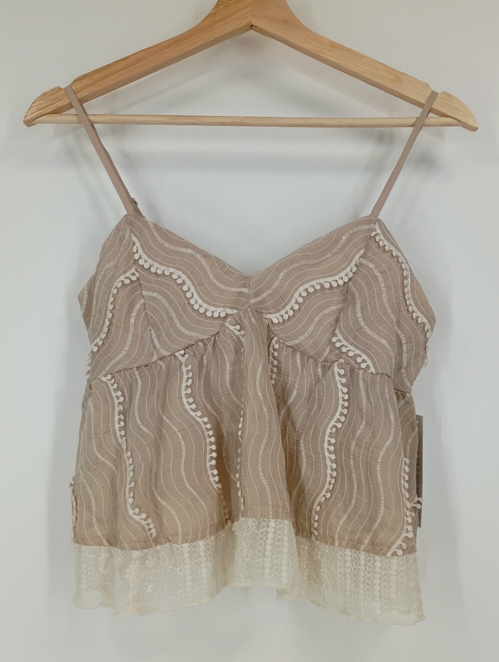 Kirious Wavy Lace Embroidered Cami